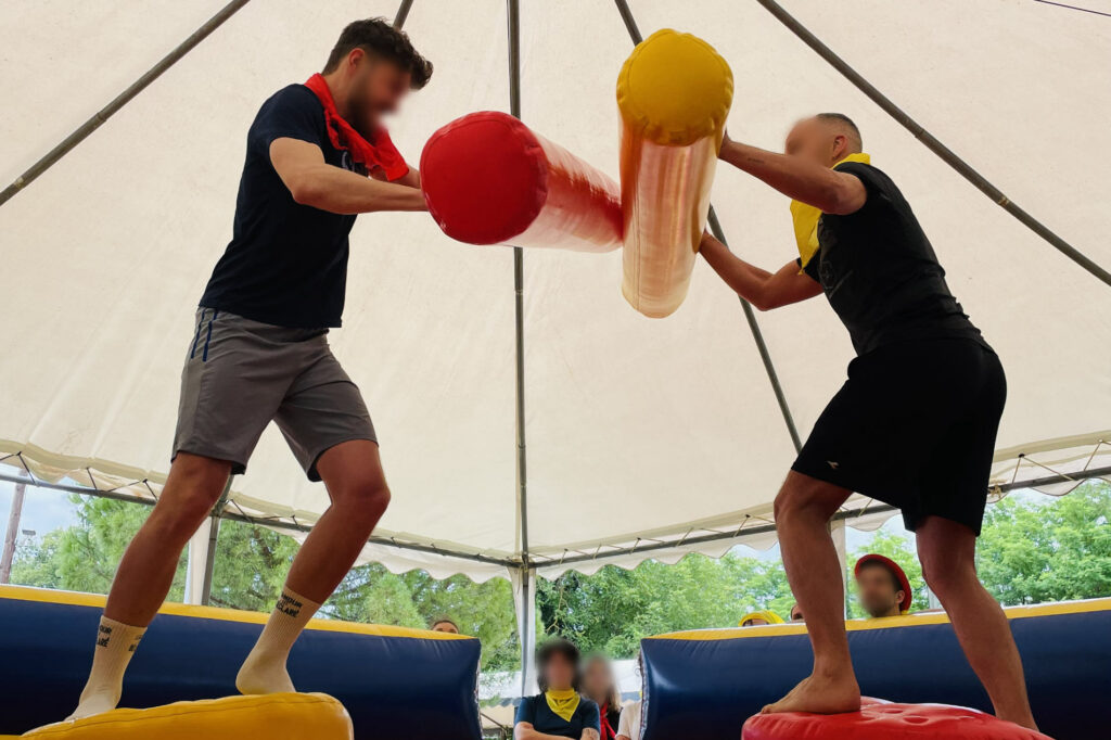 Team building : Combat de joutes « cotons-tiges »gonflable