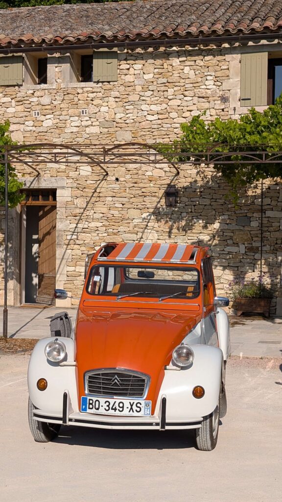 Nous organisons les activités de votre team building 2CV dans le Lubéron.